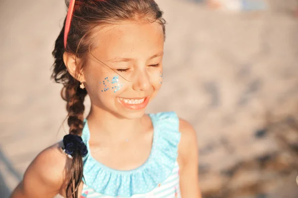 Cute Girl Has Fun Beach Summer Time — Stock Photo, Image