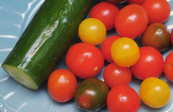 Pepino Tomates Plato —  Fotos de Stock