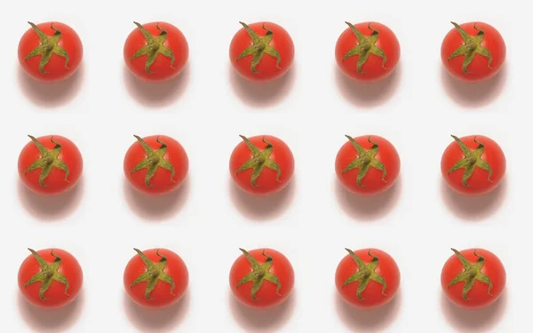 Tomates Cereza Sobre Fondo Verde Patrón Alimenticio —  Fotos de Stock