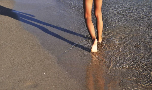 Babys Piernas Mar Hora Verano — Foto de Stock