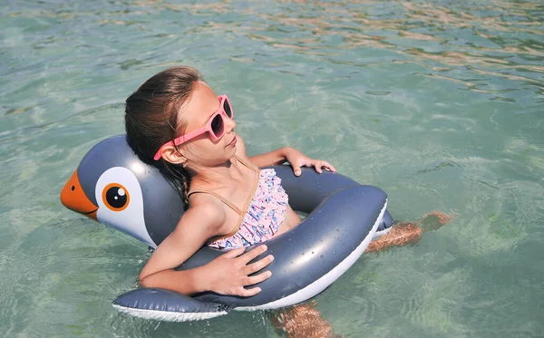 Bonne Petite Fille Amuse Sur Plage Heure Été — Photo