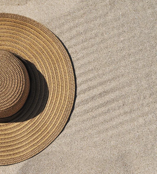 Sombrero Sobre Textura Arena Concepto Horario Verano —  Fotos de Stock