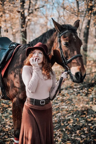 Portrait Beautiful Red Haired Woman Horse Outdoors — Stock Photo, Image