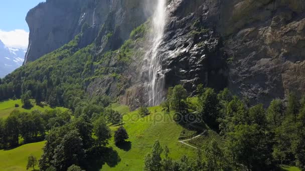 Lauterbrunnen Cascade Canyon Vídeo aéreo — Vídeo de stock