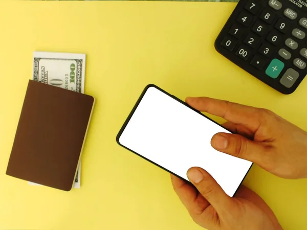 Hand Verwendet Ein Smartphone Mit Weißem Bildschirm Und Einem Gelben — Stockfoto
