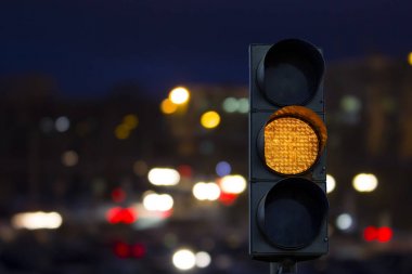 Trafik ışığı sarı sinyal