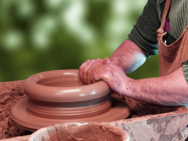 Bir çömlekçinin elleri
