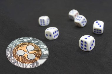 Cryptocurrency dalgalanma ve zar haddeleme.