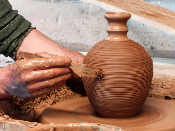 Potter makes a clay vase on a pottery wheel. — Stock Photo, Image
