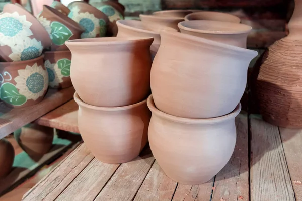 Clay pots drying on a shelf in the pottery — Stock Photo, Image