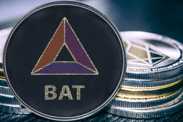 Монета криптовалюта BAT основний знак уваги на фоні Стокове Зображення
