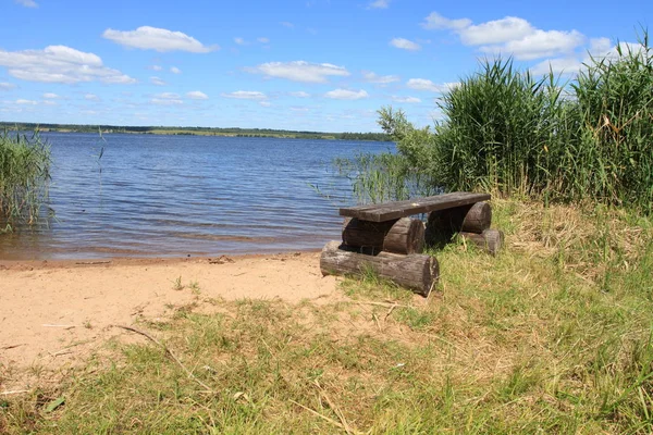 Il grande lago russo e paesaggi dall'estate . — Foto Stock