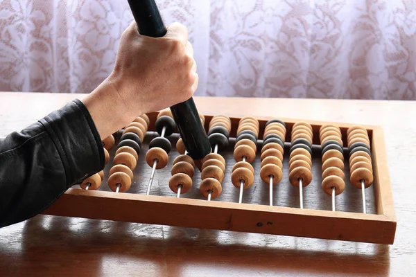 Eski abacus hesaplamak için ahşap — Stok fotoğraf