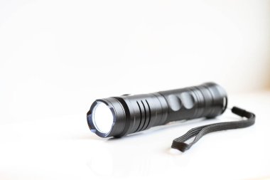 Manuel siyah el feneri, güvenilirlik, kalite, Parlatıcı