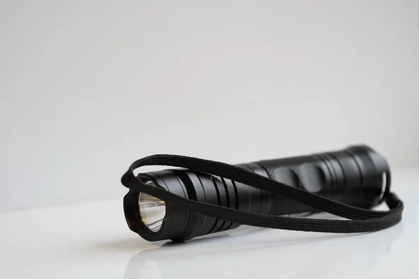 Manuel siyah el feneri, güvenilirlik, kalite, Parlatıcı