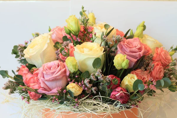 Solemn bouquet of flowers for beautiful ladies, bunch of roses — Stock Photo, Image