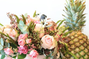 Güzel bayanlar, buket gül buket ciddi