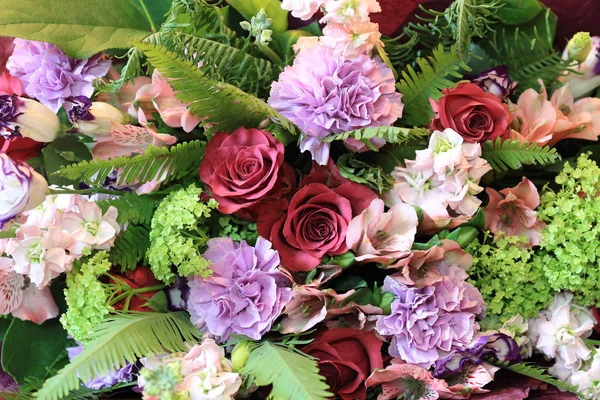 Güzel bayanlar, buket gül buket ciddi