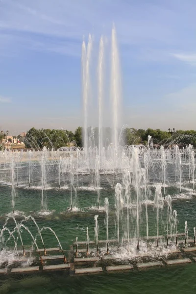 Gesang, Musik und fantastische Springbrunnen in Moskau, Russland — Stockfoto