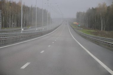 Seyahat karayolu üzerinde araç, Kuzey gezisine tarafından sonbahar