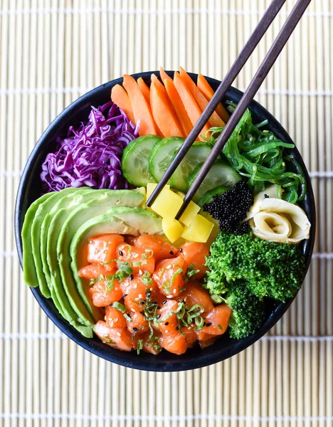 Salmón japonés saludable Poke Bowl —  Fotos de Stock