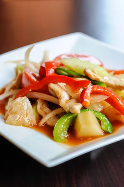 Tavada kızartılmış tatlı ve ekşi