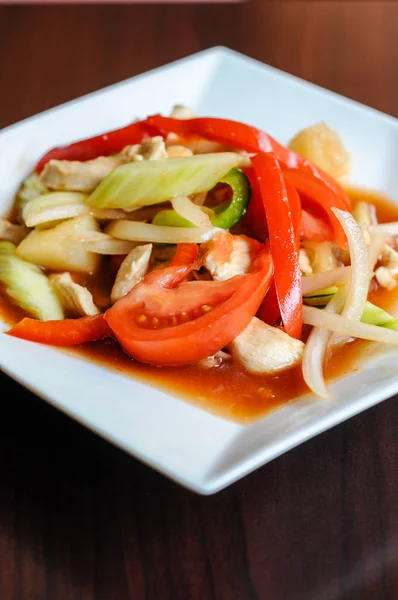 Tavada kızartılmış tatlı ve ekşi