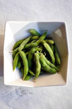 Edamame, sağlıklı haşlanmış soya fasulyesi meze