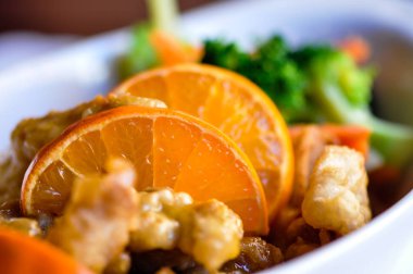 Turuncu çıtır tavuk