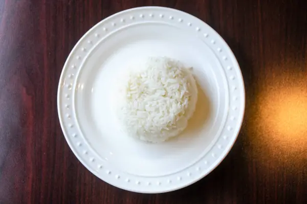 Nasi Dengan Santan Kelapa Piring Putih — Stok Foto