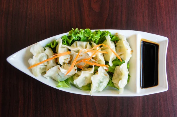 달콤한 간장 소스와 야채만 두를 찐 야채 Potstickers — 스톡 사진