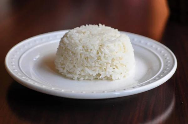 Nasi Dalam Mangkuk Dengan Latar Belakang Putih — Stok Foto