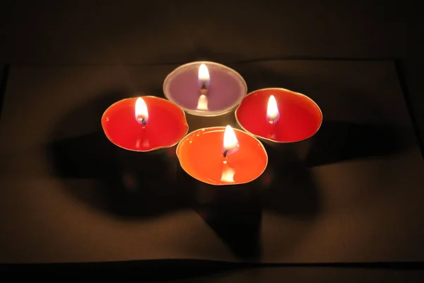Ένα Όμορφο Κερί Που Καίει Ήσυχα — Φωτογραφία Αρχείου