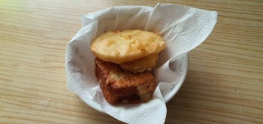 Yan yemekler yemeğin tadını çıkarmana yardımcı olur.