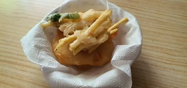 Yan yemekler yemeğin tadını çıkarmana yardımcı olur.