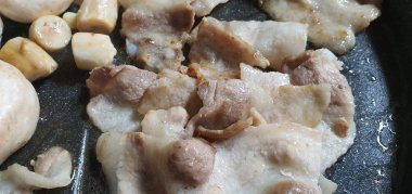 Lezzetli Kore usulü ızgara domuz eti