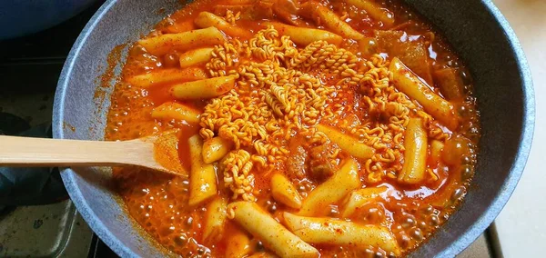 Deliciosamente Picante Comida Coreana Tteokbokki —  Fotos de Stock