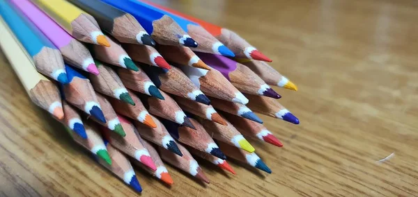 Όμορφα Χρωματιστά Μολύβια Διαφόρων Χρωμάτων — Φωτογραφία Αρχείου