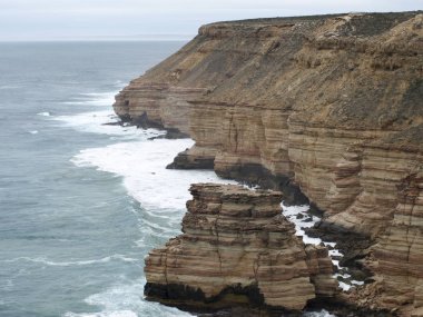 kayalık sahil erozyon uçurum