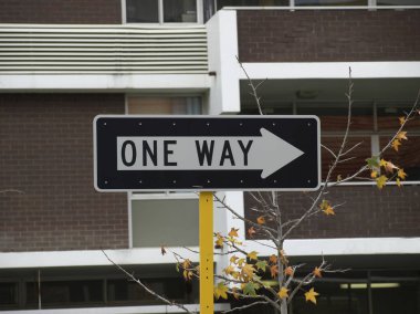 sokak tabelası dikkat