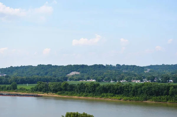 Vue panoramique sur la rivière — Photo