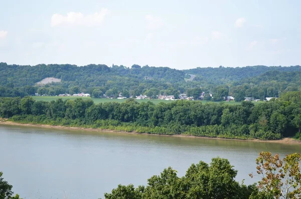 Vue panoramique sur la rivière — Photo