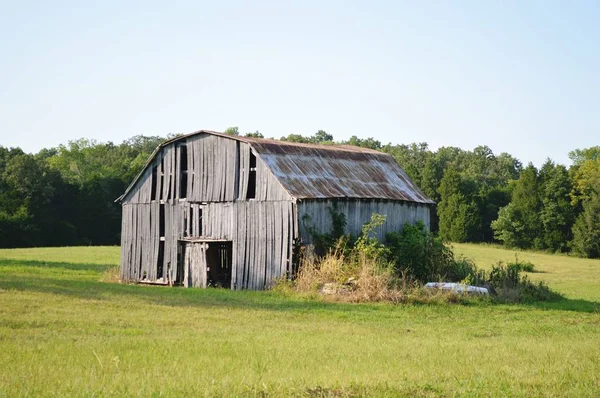Stará stodola na farmě — Stock fotografie