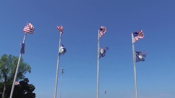 Flaggor vajande i slow motion — Stockvideo