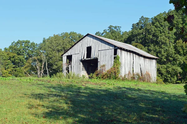 Paysage rural d'une ancienne grange — Photo