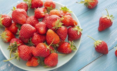 Taze çilek. Çilek arka planı. Makro doku. Büyük, çift