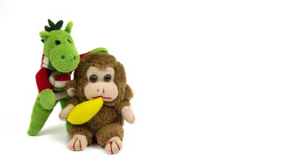 Іграшки Ізольовані Білому Просторі Мавпа Бананом Зеленим Драконом Червоним Шарфом — стокове фото