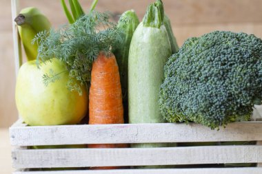 Ev yapımı sebzeler. Taze organik sebzeler. Bahçeden sebzeler. Renkli sebze. Sağlıklı sebze. kopyalama alanı