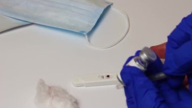Coronavirus testi. Maske. COVID-19 aşısı. Test negatif çıktı. izole et