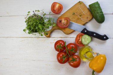 Ev yapımı sebzeler. Taze organik sebzeler. Bahçeden sebzeler. Renkli sebze. Sağlıklı sebze. Mikroyeşil. Yukarıdan bak. Pankart. Kopyalama alanı.